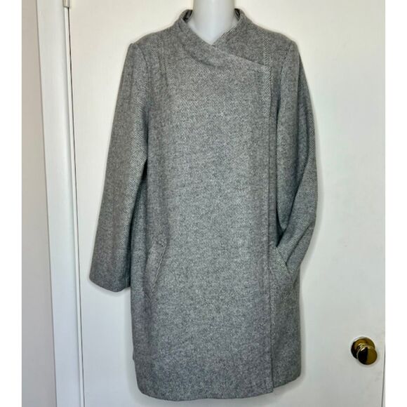 CHICO'S SIZE 1 8/10 GRAY LIGHTWEIGHT ASYMMETICAL SNAP FRONT WOOL BLEND JACKET - Picture 2 of 10